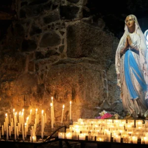 Un cierge à la Grotte